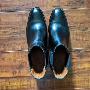 Frye's Black Dara Chelsea Boots